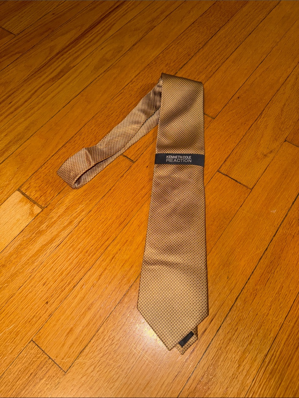 Kenneth Cole Reaction Gold Tie with Microdot Texture NWT